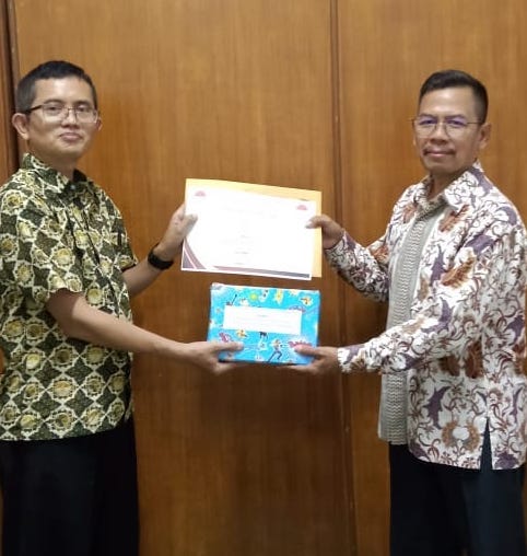 Penyerahan Hadiah Lomba Video PKBM Al-Zaytun