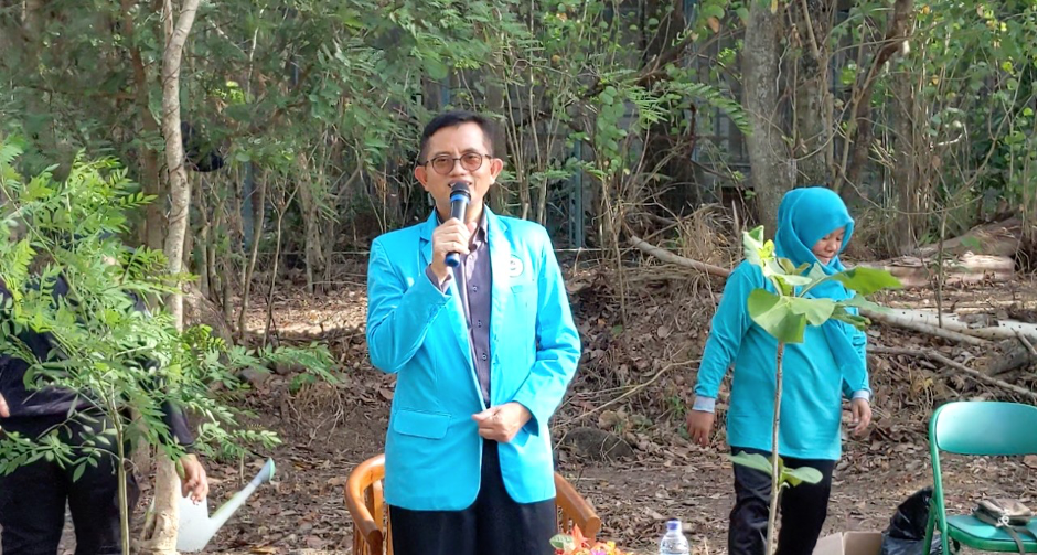 Gb. Direktur PKBM Al Zaytun Memberikan Sambutan