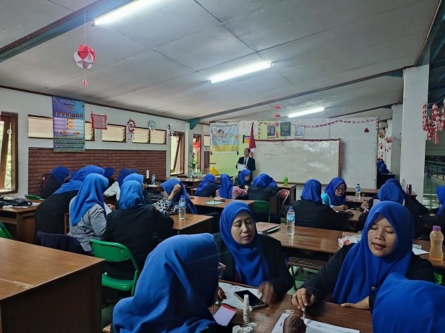 Menggapai Asa Di Usia Senja: Kisah-Kisah Inspiratif Dari PKBM Al Zaytun