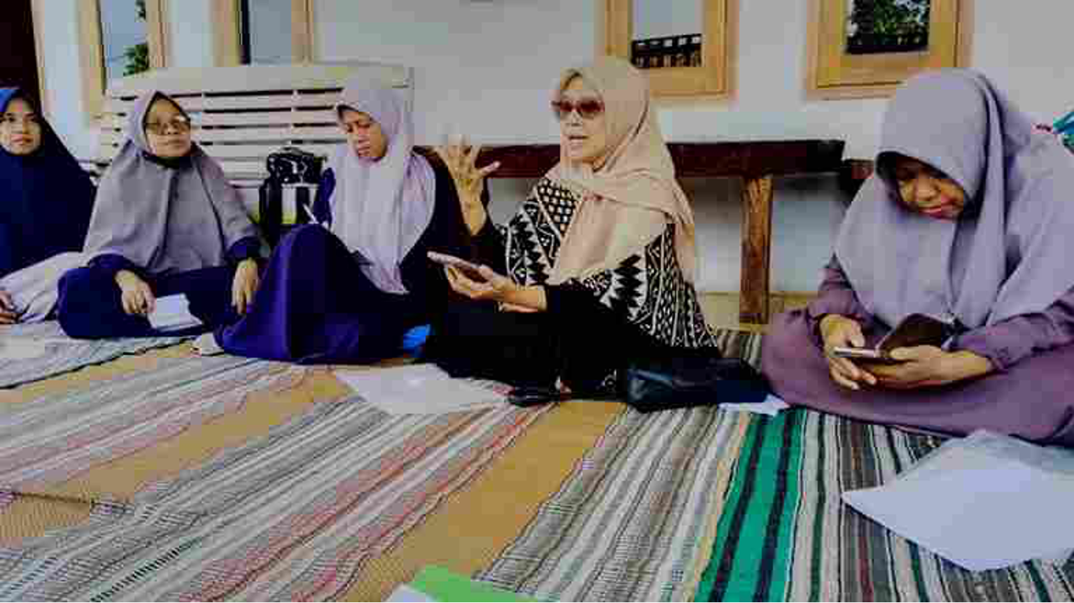 Community Service Center Tutors and KSU Representatives Strengthen Families at the Baplas Ramadan Safari