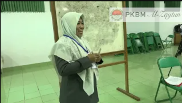 Upgrading Tutor PKBM Al Zaytun sesi Lesson Study dengan Guru model Umi Umutiah, S.Psi.