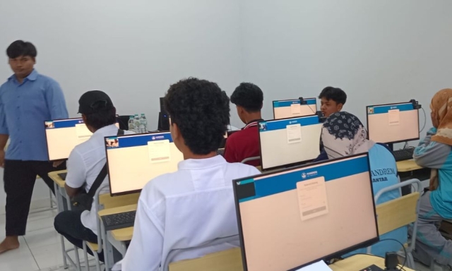 4.Tutor PKBM Al Zaytun Menyapa Sandrem- Mengawal Ujian Membangkitkan Harapan